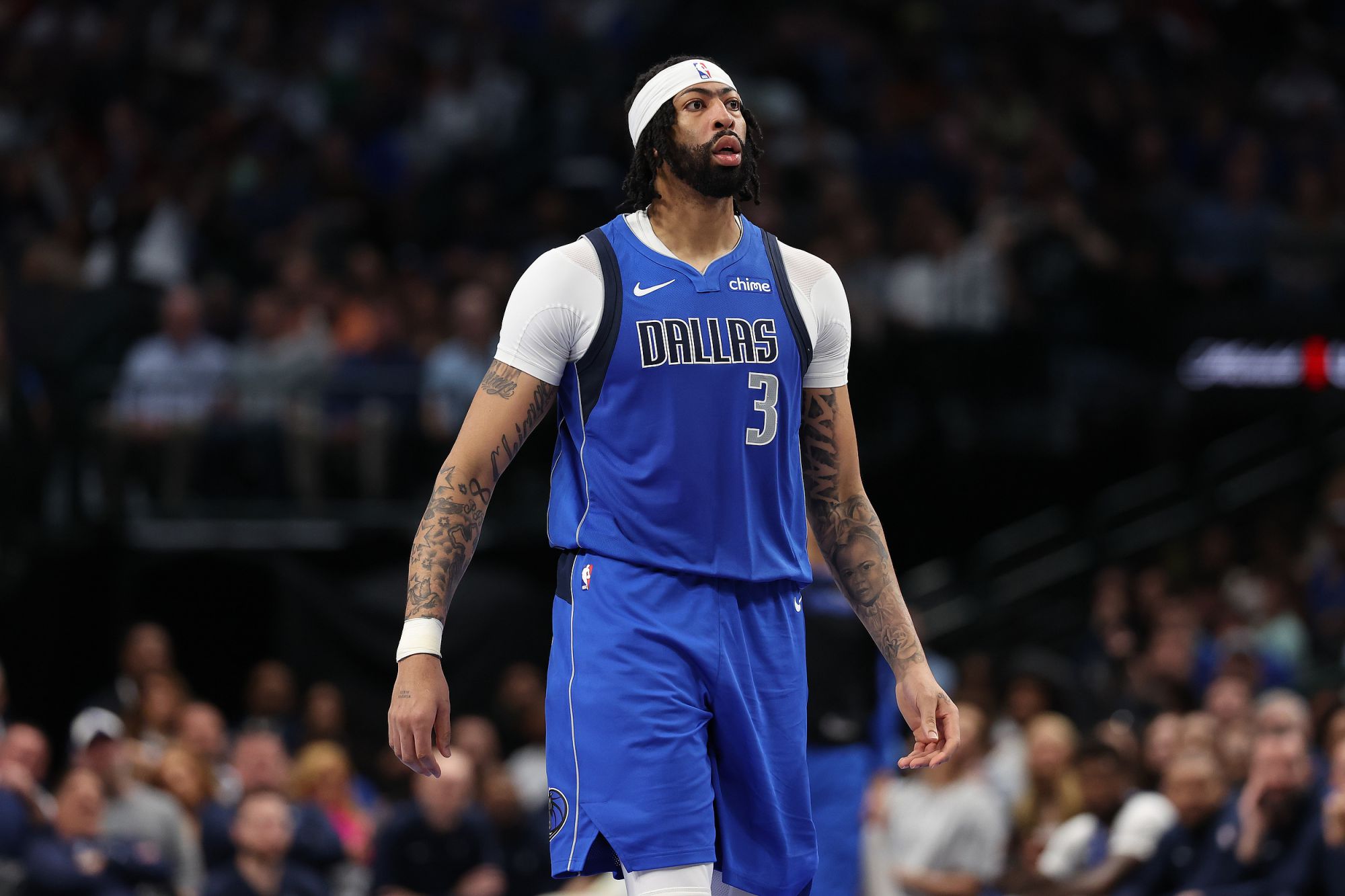 独行侠受伤病报告：此前左小腿拉伤的戴维斯竞技状态升级为出战成疑