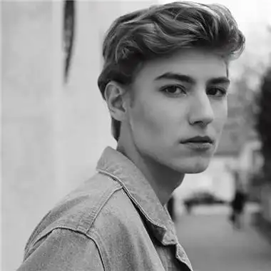 6686体育金牌作者Wade